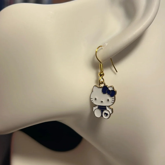 Cute blue Hello Kitty dangle earring - Picture 2 of 5